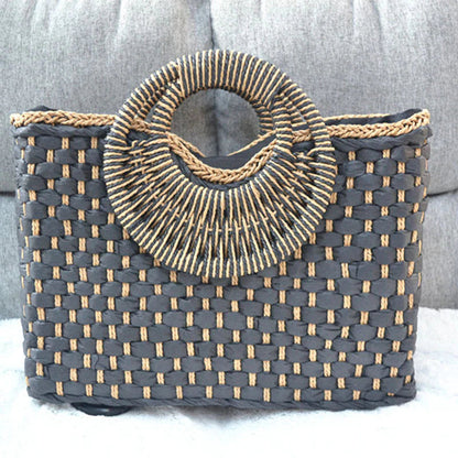 Well Tailored Bag with a Graceful Silhouette