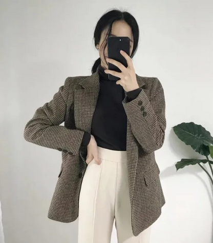 Well Tailored Jacket with a Graceful Silhouette