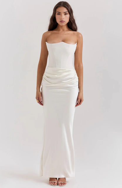 Beautifully Finished Dress in a Timeless Design