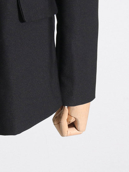 Effortlessly Elegant Garment with a Timeless Design