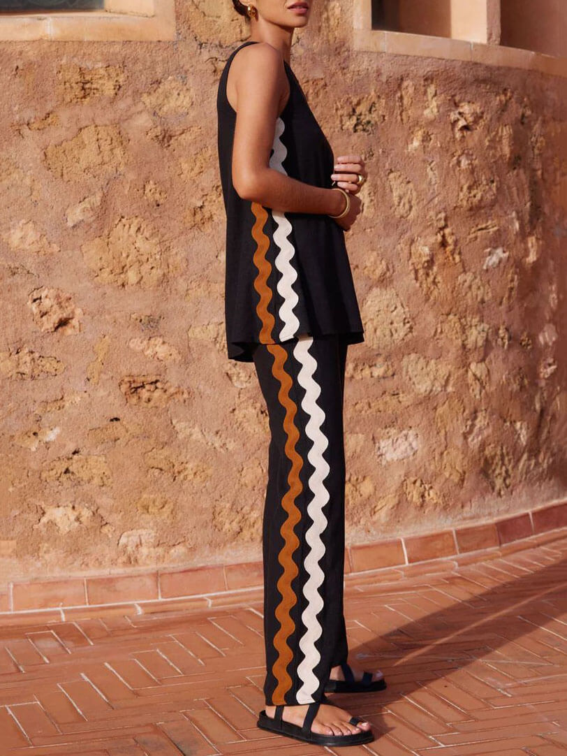 Classic Vintage Pants with a Flattering Fit