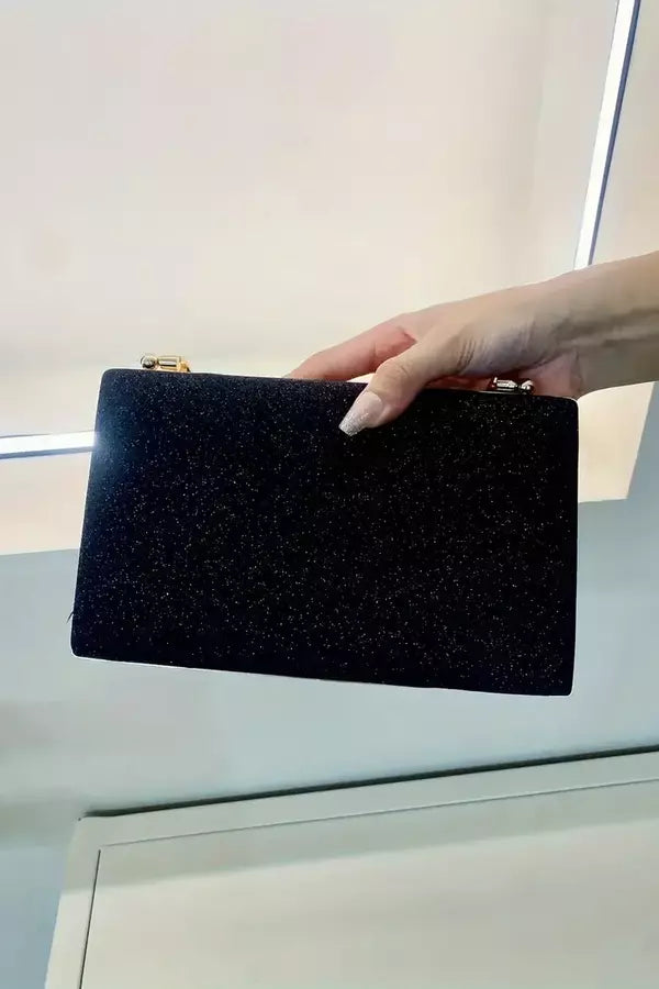 Well Tailored Bag with a Graceful Silhouette