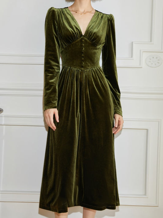 A Vintage Style Dress with Delicate Timeless Details
