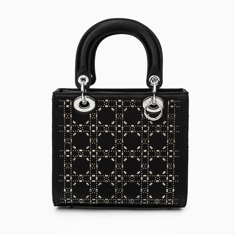Gracefully Styled Bag for Any Occasion