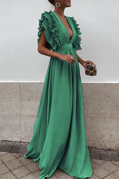 Beautifully Finished Dress in a Timeless Design