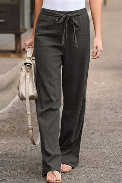 Effortlessly Elegant Pants with a Timeless Design