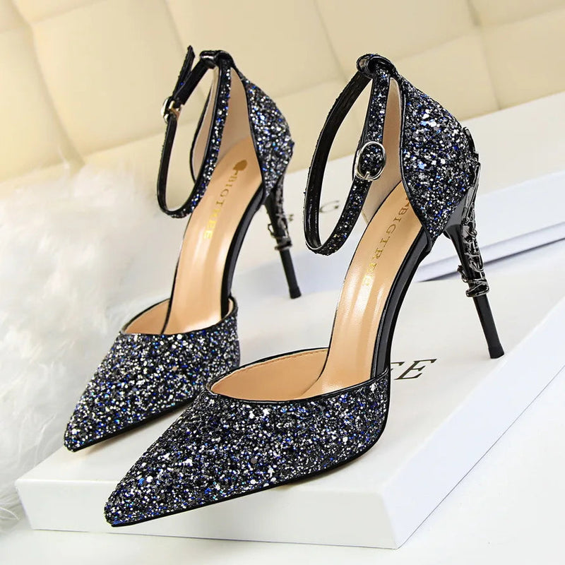 Gracefully Styled Garment for Any Occasion