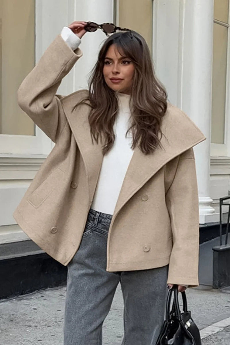Elegantly Styled Coat for Everyday Wear