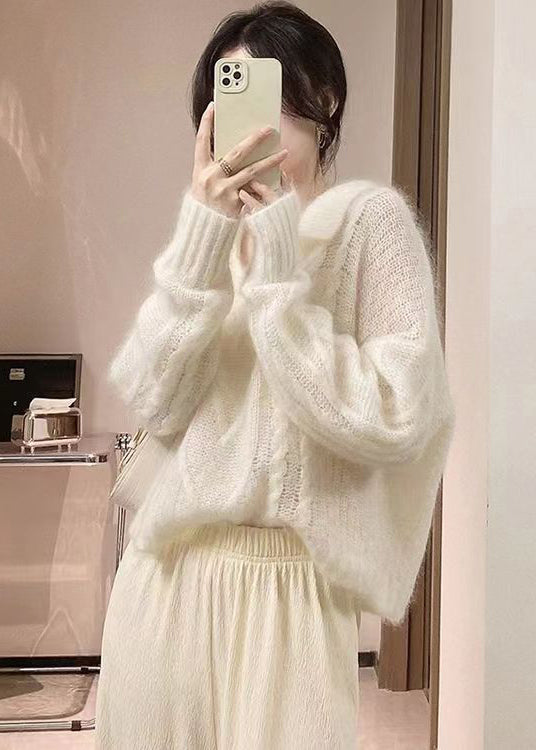 Well Tailored Sweater with a Graceful Silhouette