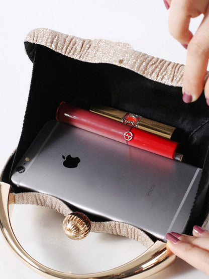 Gracefully Styled Bag for Any Occasion