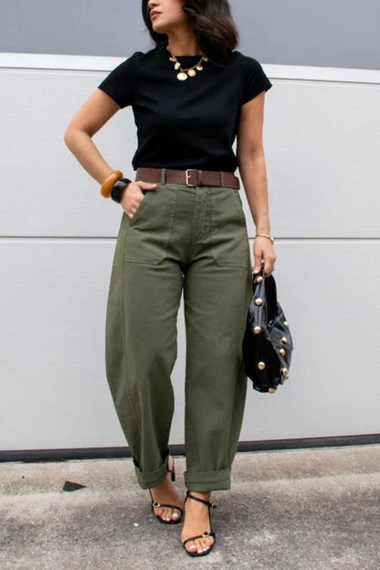 Effortlessly Elegant Pants with a Timeless Design