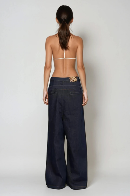 Effortlessly Elegant Garment with a Timeless Design