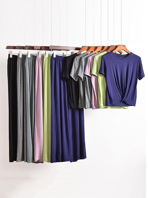 Effortlessly Elegant T-Shirt with a Timeless Design