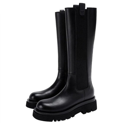 Well Tailored Boots with a Graceful Silhouette