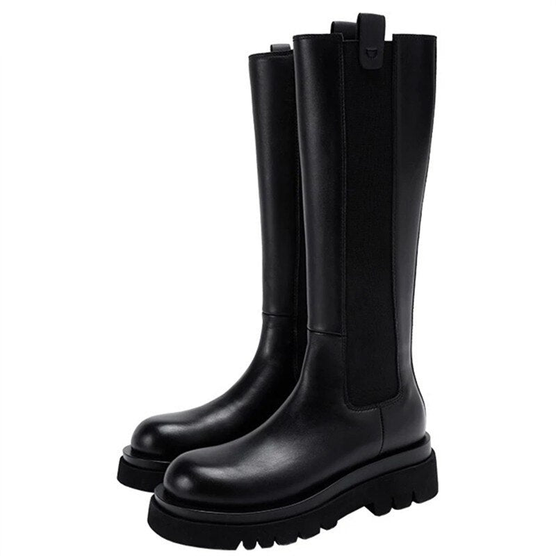 Well Tailored Boots with a Graceful Silhouette