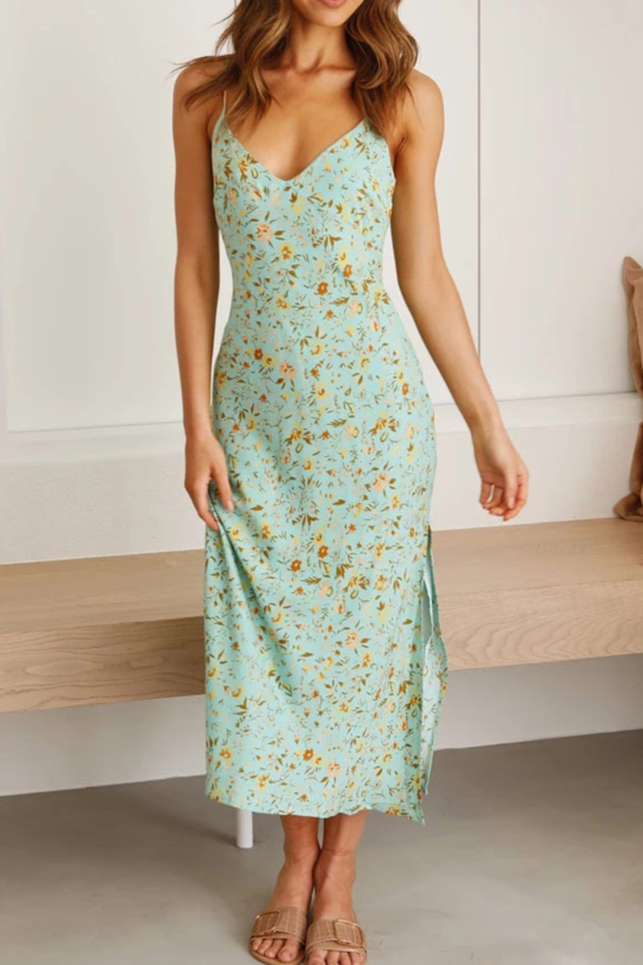 Effortlessly Elegant Dress with a Timeless Design
