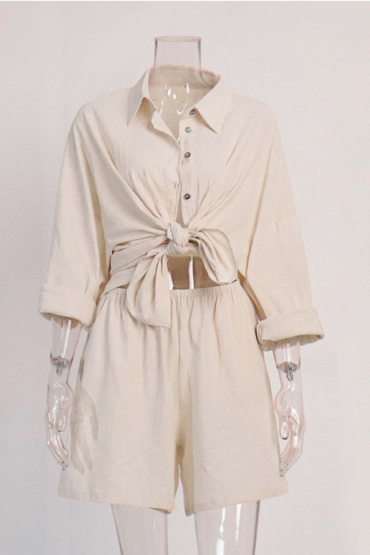 Well Tailored Blouse with a Graceful Silhouette