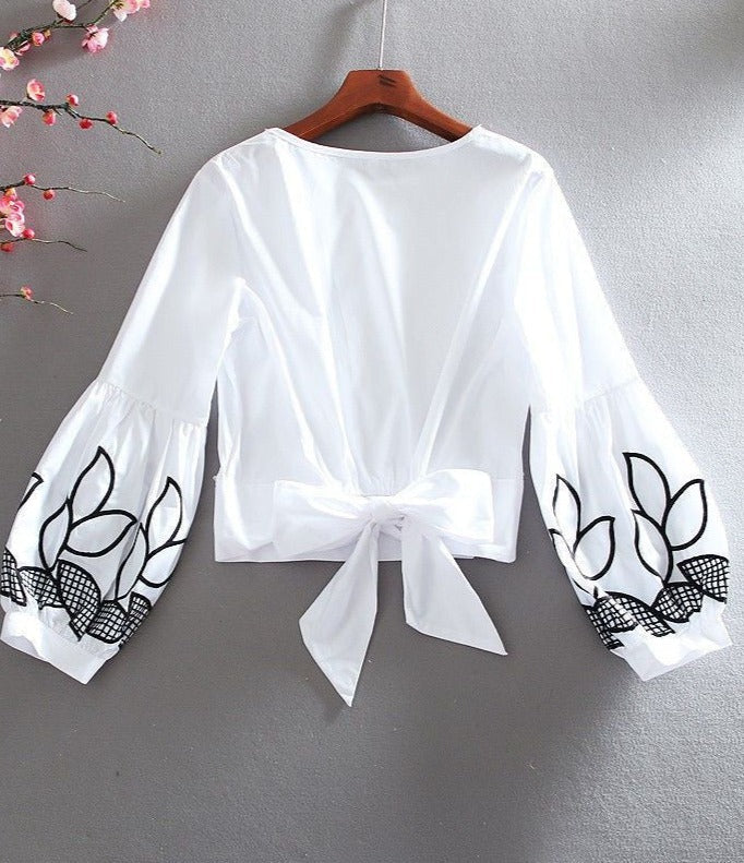 Effortlessly Elegant Blouse with a Timeless Design