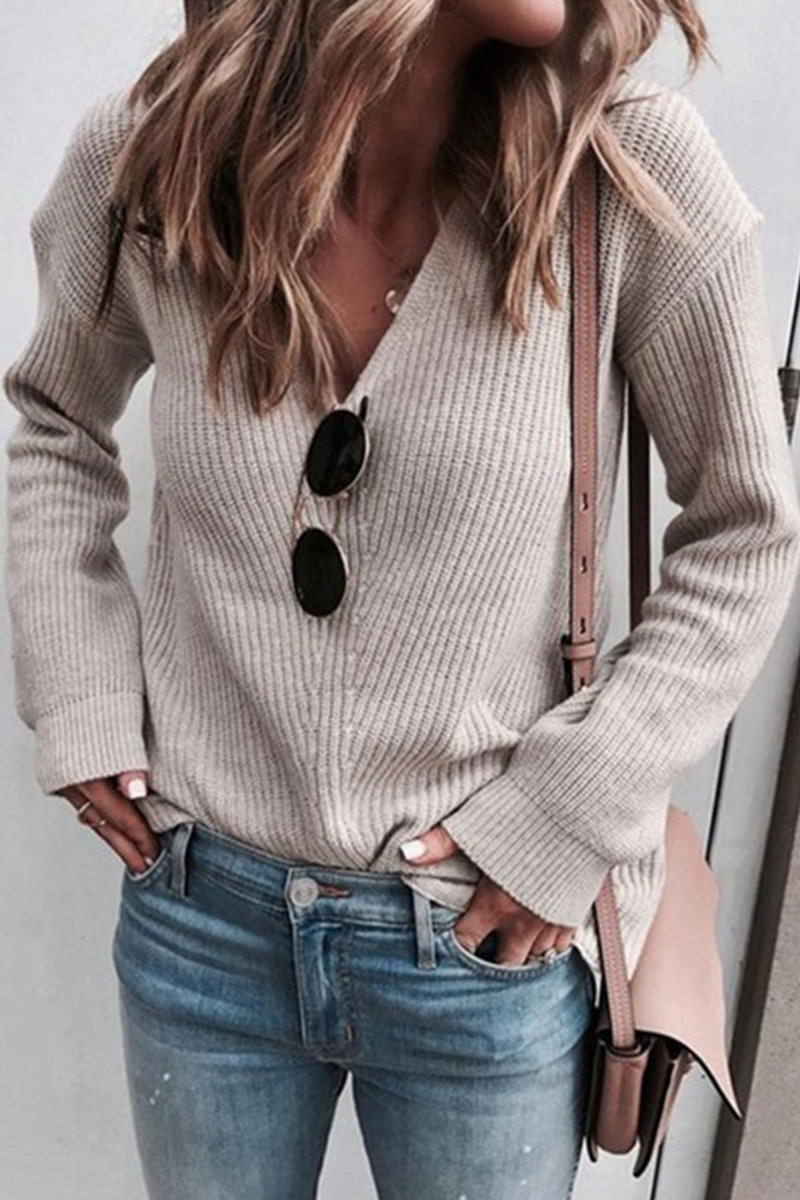 Effortlessly Elegant Sweater with a Timeless Design