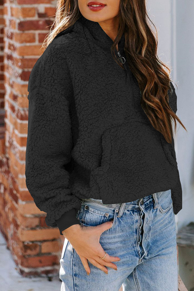Well Tailored Top with a Graceful Silhouette