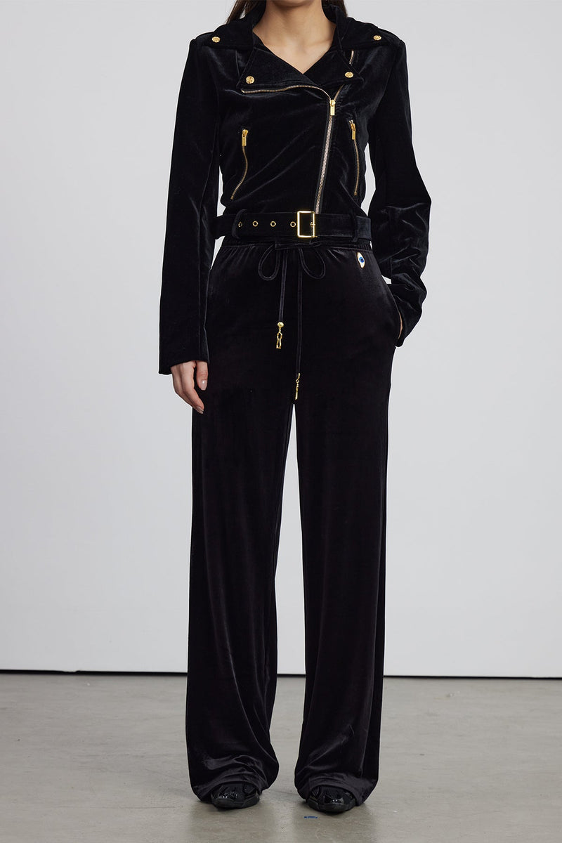 Well Tailored Pants with a Graceful Silhouette