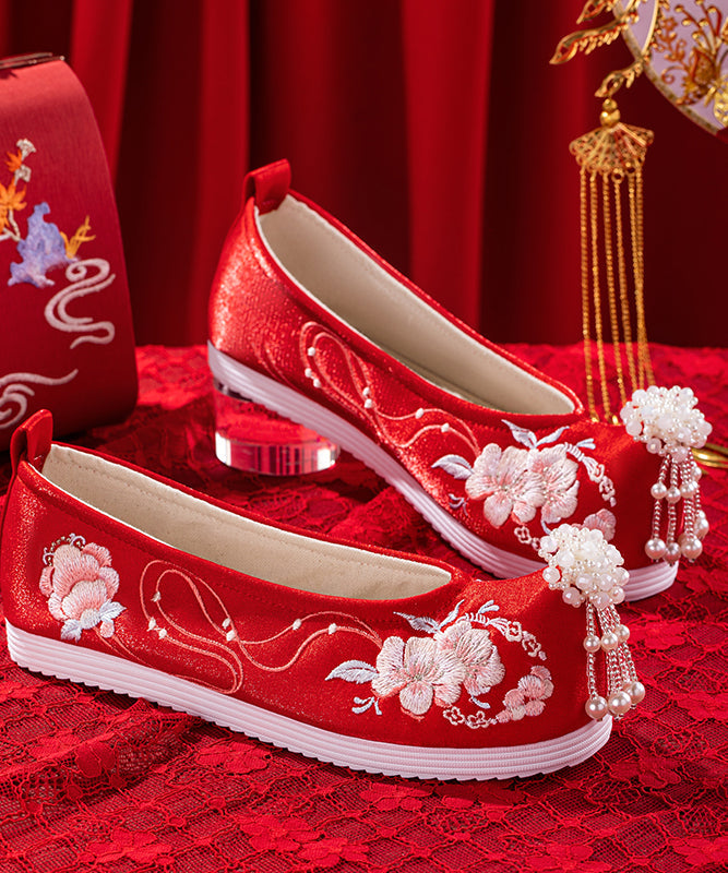 Effortlessly Elegant Shoes with a Timeless Design