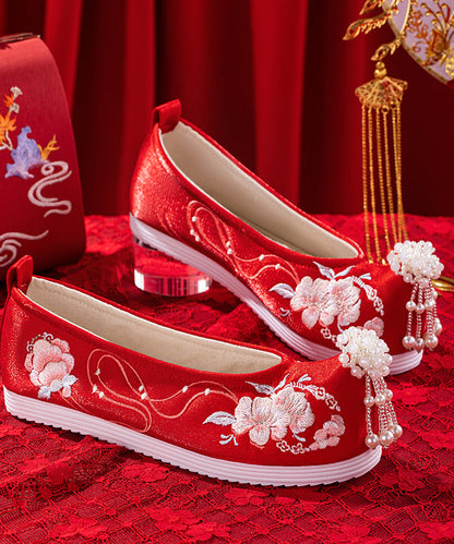 Effortlessly Elegant Shoes with a Timeless Design
