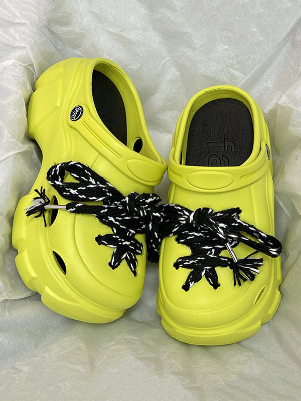 Well Tailored Sandals with a Graceful Silhouette