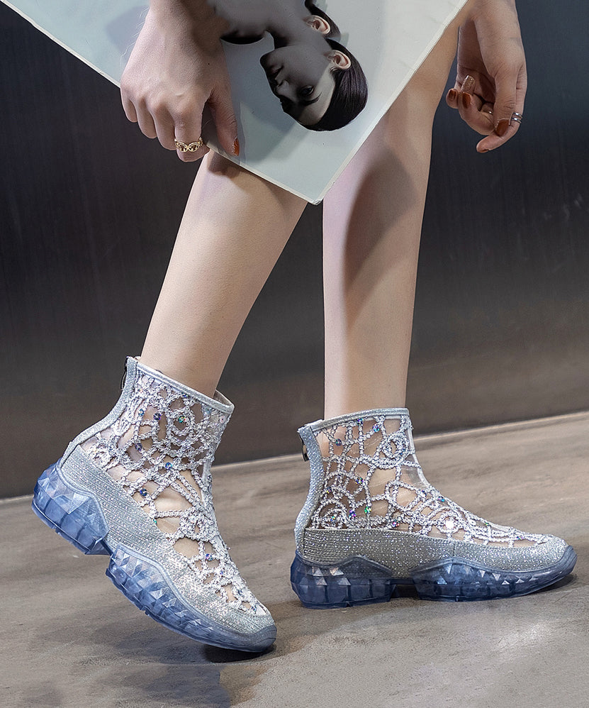 Effortlessly Elegant Boots with a Timeless Design