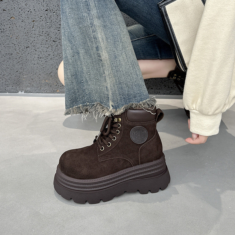 Effortlessly Elegant Boots with a Timeless Design