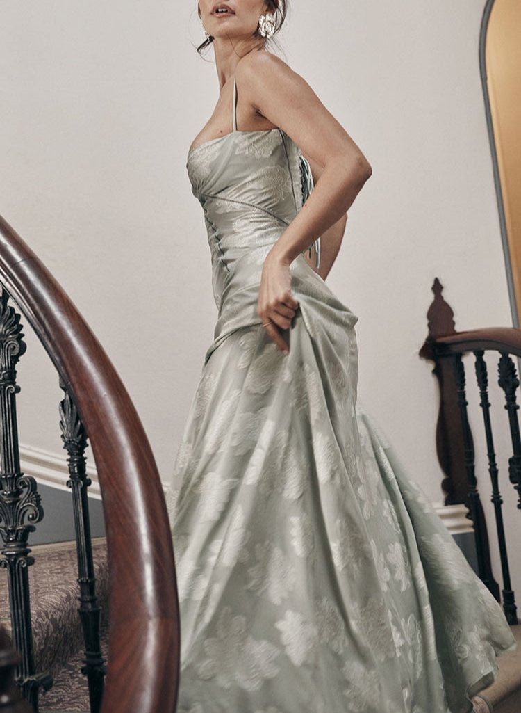 Beautifully Crafted Dress in a Classic Style