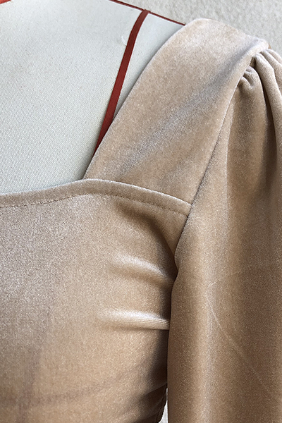 Beautifully Finished Dress in a Timeless Design