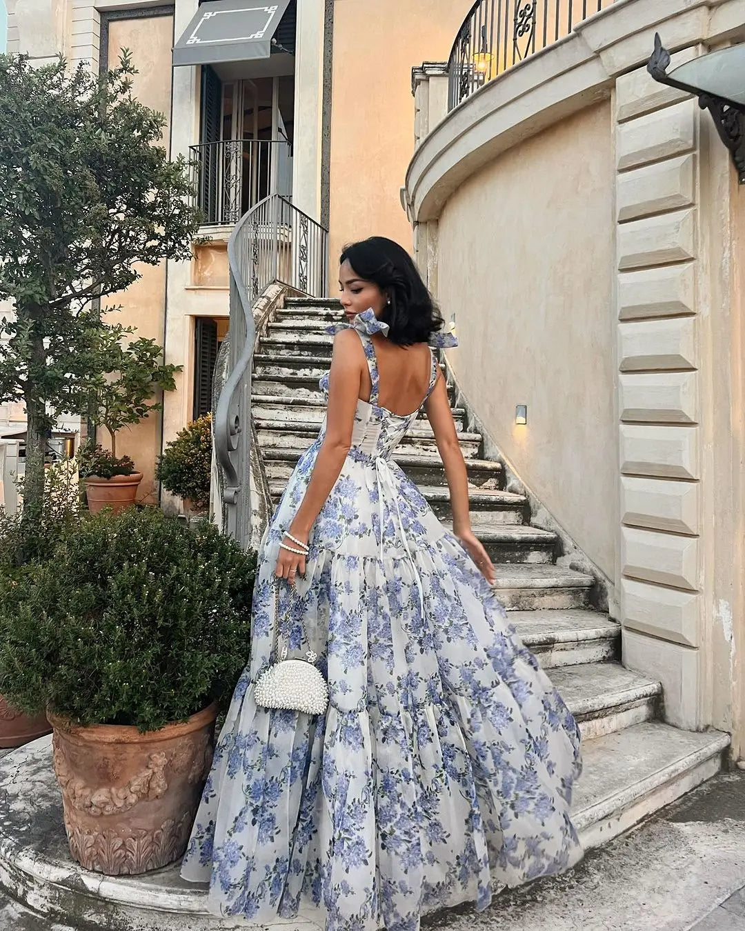 Beautifully Finished Dress in a Timeless Design
