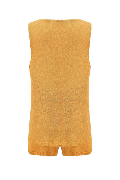 Effortlessly Elegant Top with a Timeless Design
