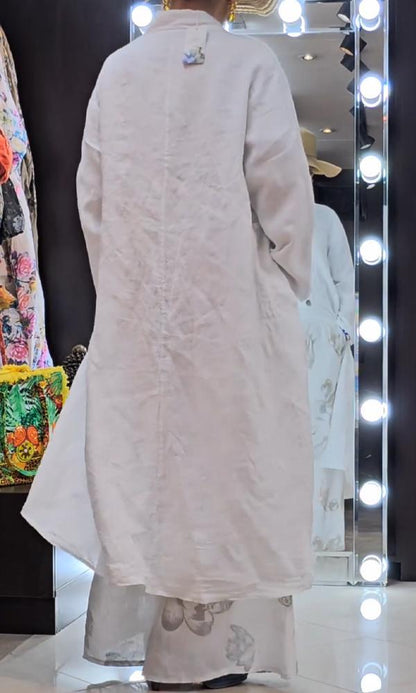 Well Tailored Blouse with a Graceful Silhouette