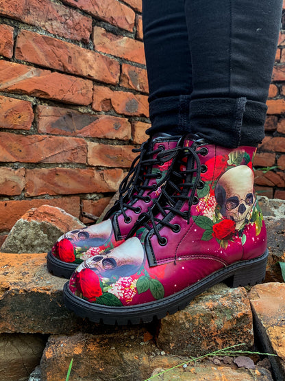 Beautifully Finished Boots in a Timeless Design