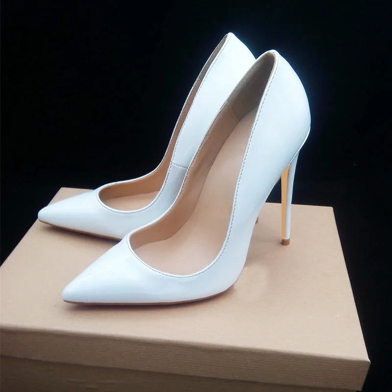 Effortlessly Elegant Heels with a Timeless Design