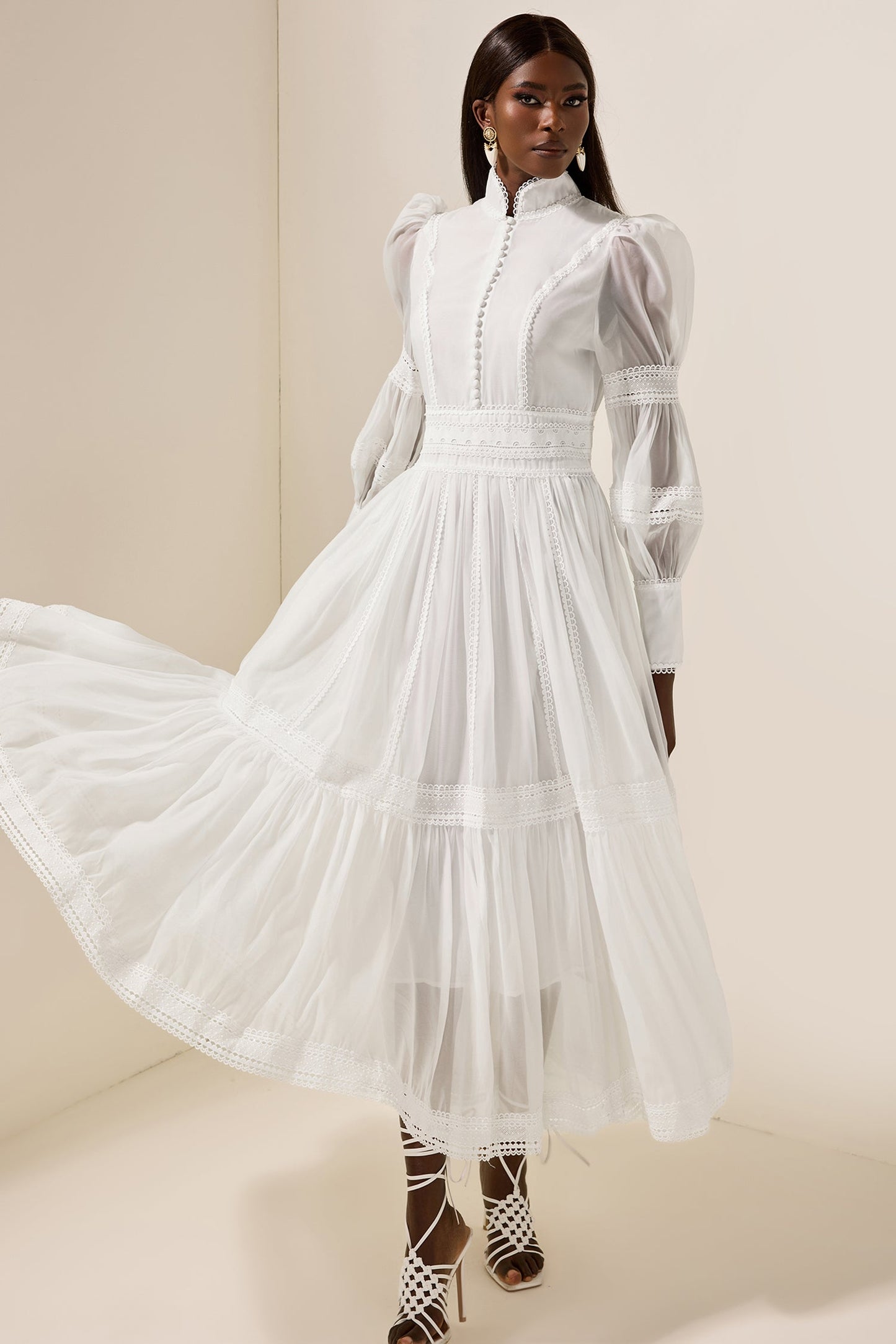 Well Tailored Dress with a Graceful Silhouette