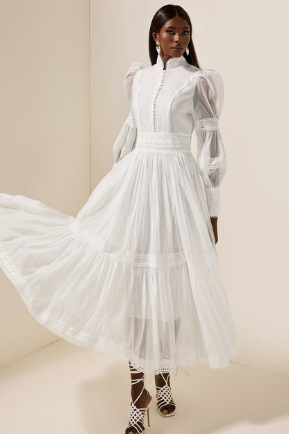 Well Tailored Dress with a Graceful Silhouette