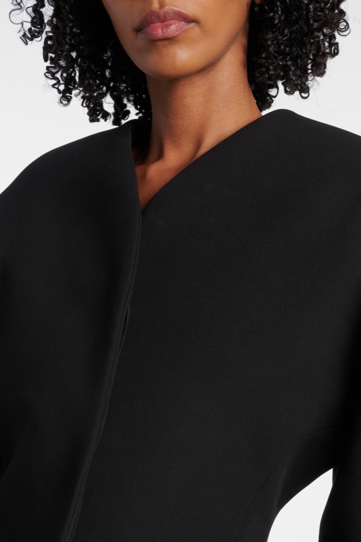 Effortlessly Elegant Pants with a Timeless Design