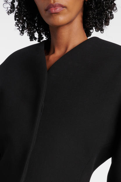 Effortlessly Elegant Pants with a Timeless Design
