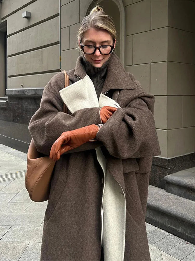 Well Tailored Coat with a Graceful Silhouette