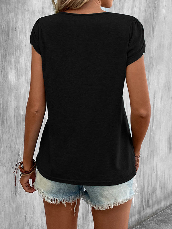 Effortlessly Elegant T-Shirt with a Timeless Design
