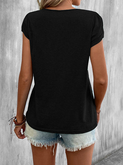 Effortlessly Elegant T-Shirt with a Timeless Design