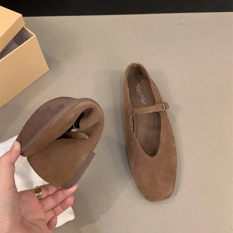 Classic Vintage Shoes with a Flattering Fit