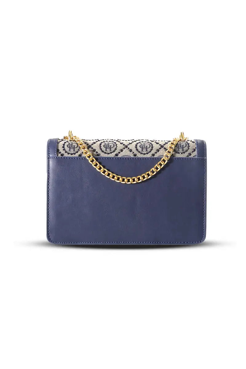 Sophisticated Bag with a Clean Classic Look