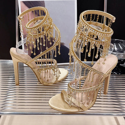 Classic Vintage Sandals with a Flattering Fit
