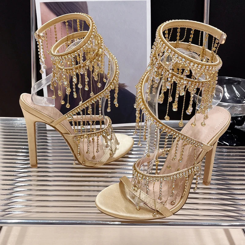 Classic Vintage Sandals with a Flattering Fit