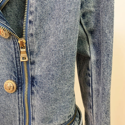 Sophisticated Garment with a Clean Classic Look
