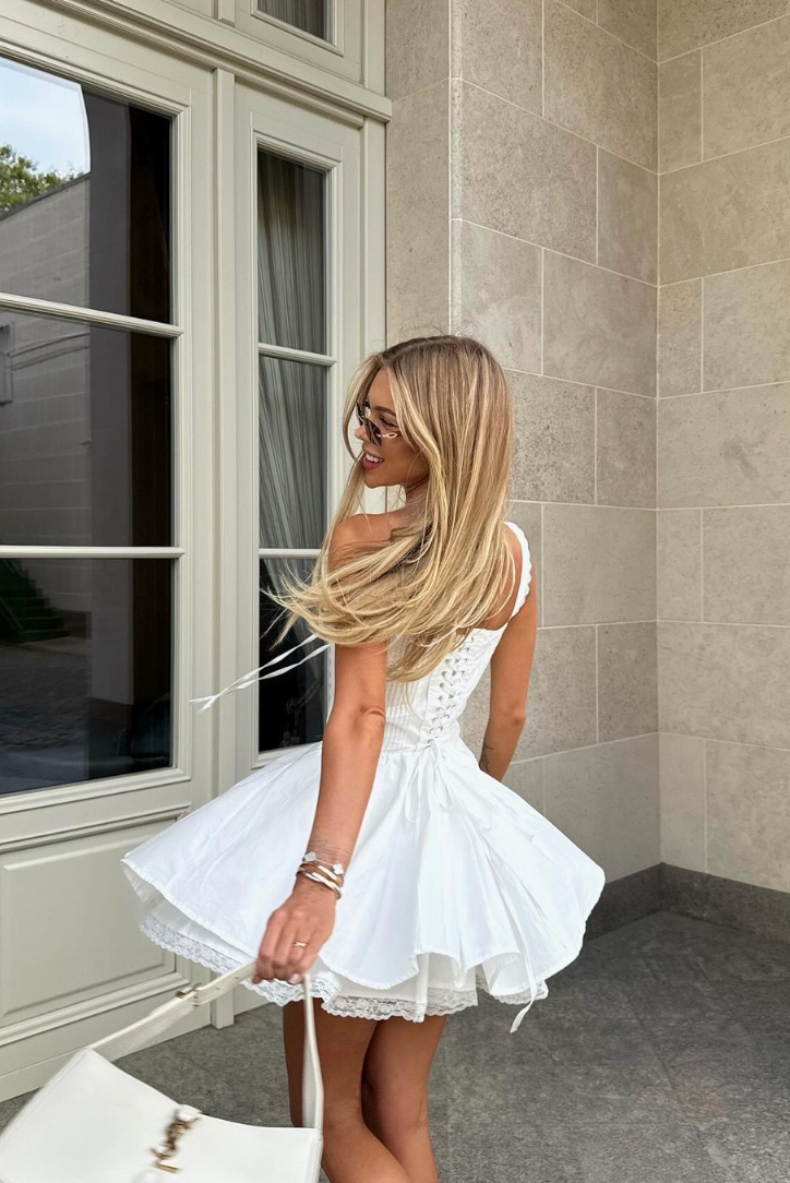 Beautifully Finished Dress in a Timeless Design